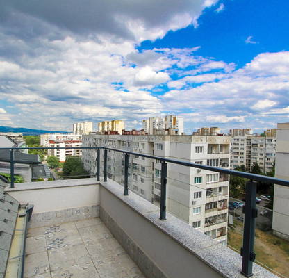 Снимка 2 — Тристаен апартамент с панорамна тераса в Връбница 2, София