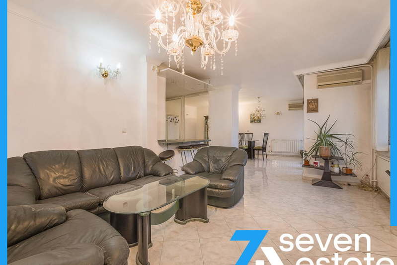 Просторен 4-стаен апартамент в Зона Б-18 с голяма тераса