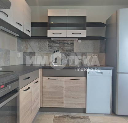 Photo 4 — Three-room apartment in Zona B-18 with terrace and elevator