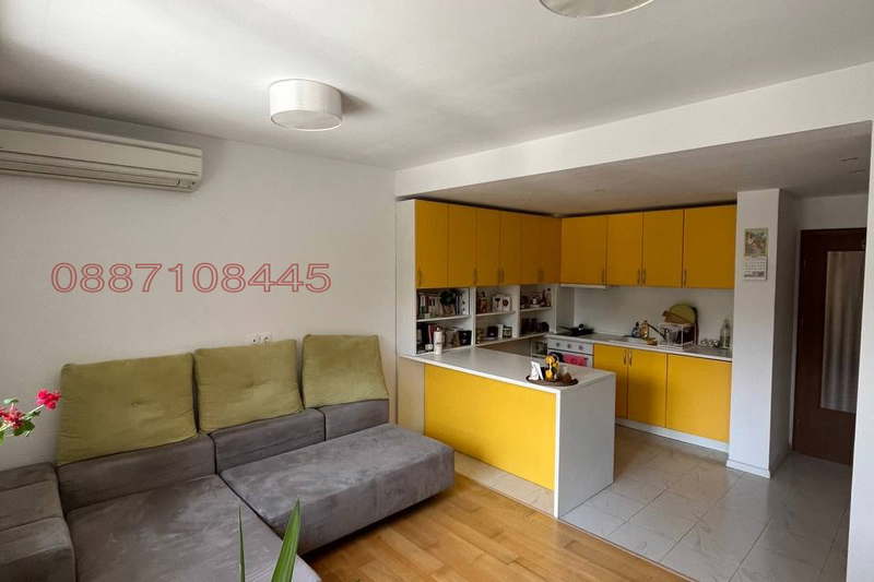3-bedroom apartment in Sofiya, Zona B-18