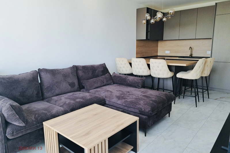 3-bedroom apartment in Sofiya, Zona B-18
