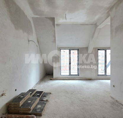 Снимка 4 — 4-стаен апартамент в Зона Б-19 с високи тавани и тераса