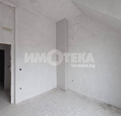 Снимка 5 — 4-стаен апартамент в Зона Б-19 с високи тавани и тераса