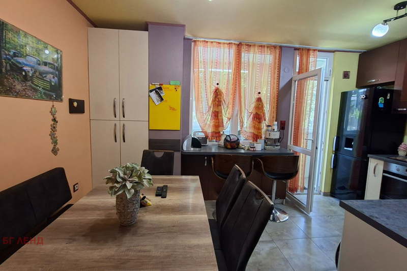4-bedroom apartment in Stara Zagora, Centyr