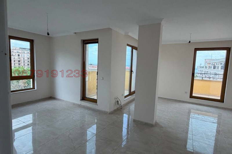 Three-room apartment with sea view in Sveti Vlas