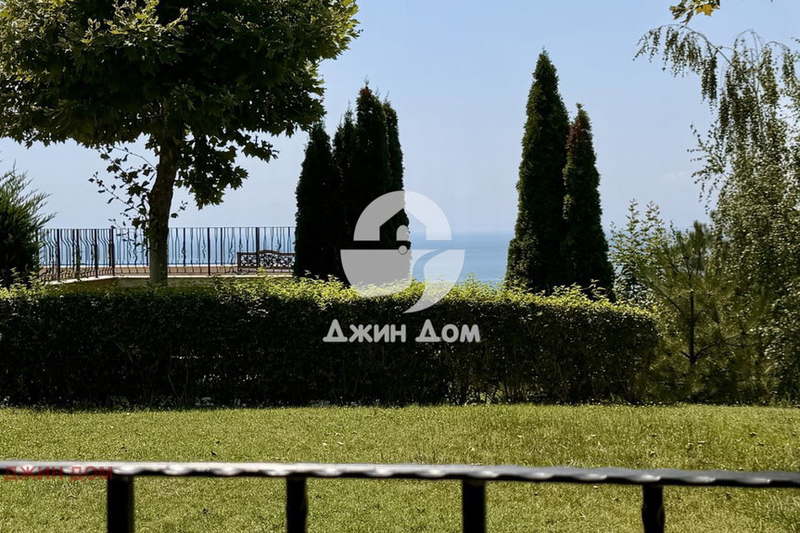 Тристаен апартамент в Бургас, Свети Влас