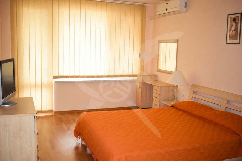 Тристаен апартамент в Свети Влас с тераса, 98 кв.м.
