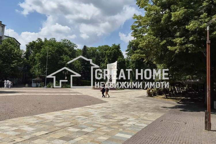 Тристаен апартамент в Търговище, Център