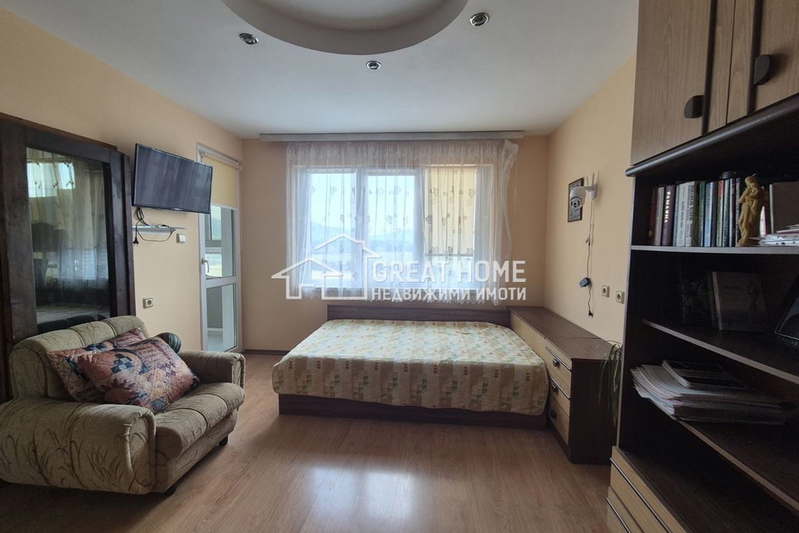 Тристаен апартамент в Търговище, Запад 2