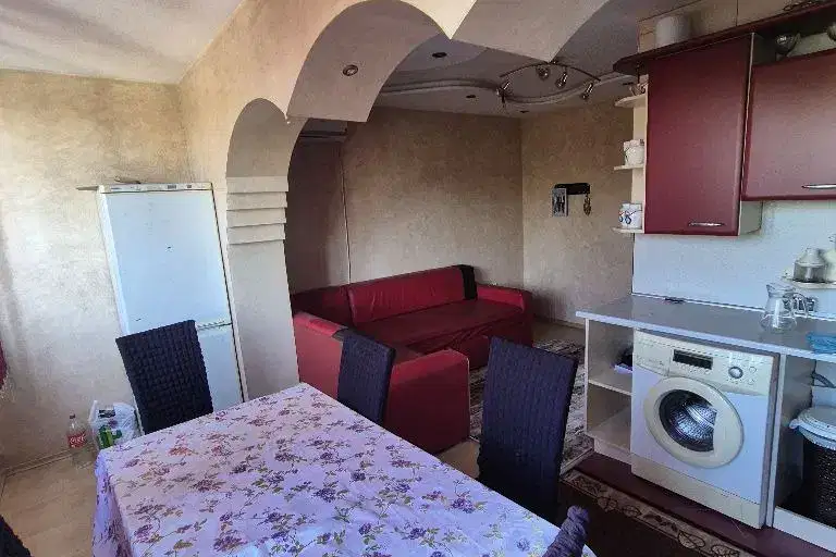 Четиристаен апартамент с две тераси в Автогара, Варна