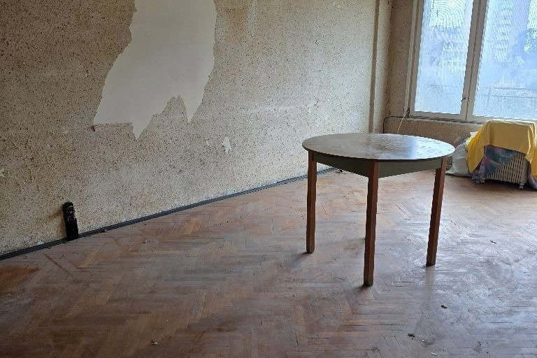 Тристаен апартамент в Базар Левски, Варна с тераса