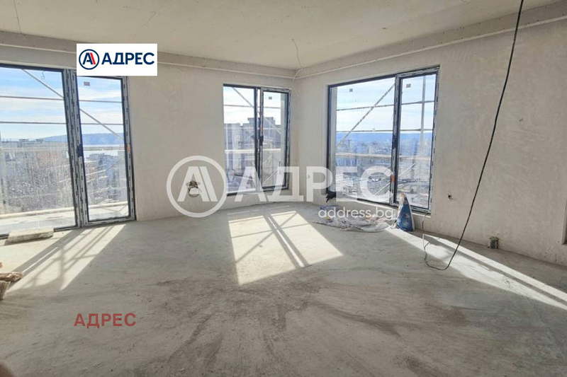 Просторен 2-стаен апартамент в Бриз с тераса