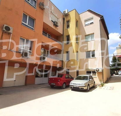 Снимка 2 — Двустаен апартамент с двор в кв. Бриз, Варна