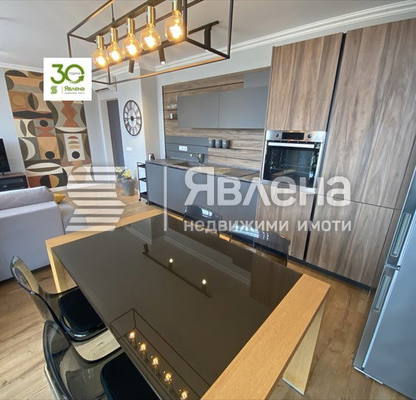 Снимка 2 — Тристаен апартамент с панорамна тераса в Бриз, Варна