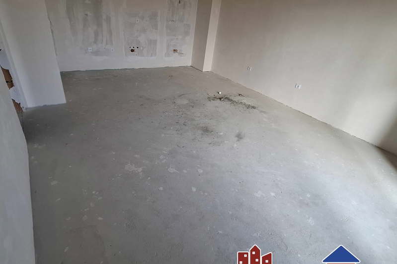 Тристаен апартамент с двор в Бриз, Варна, ново строителство