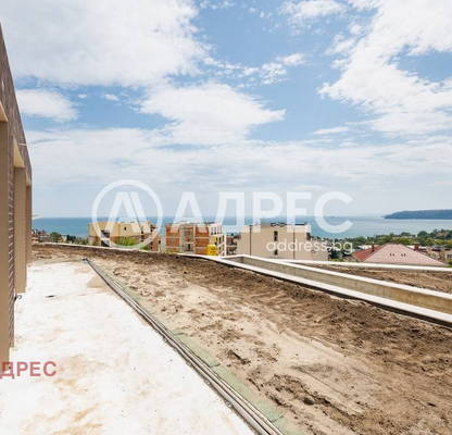 Снимка 5 — Тристаен апартамент с морска панорама в Бриз, Варна