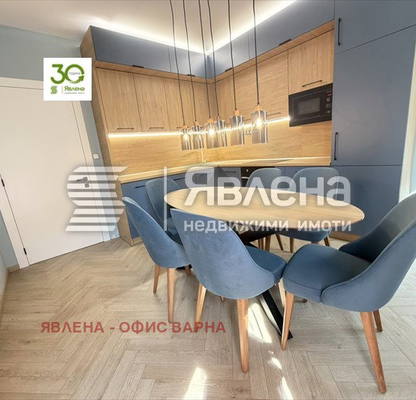 Снимка 2 — Четиристаен апартамент в центъра на Варна с тераси