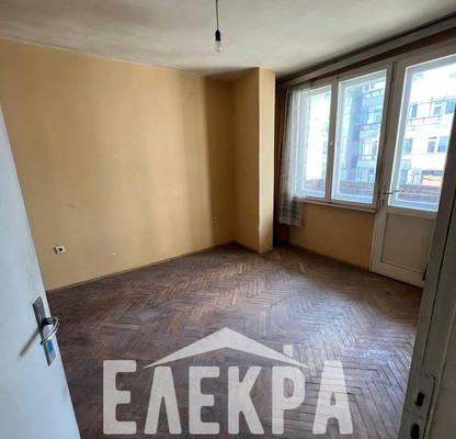 Снимка 5 — Просторен 3-стаен апартамент в Център, Варна с тераса