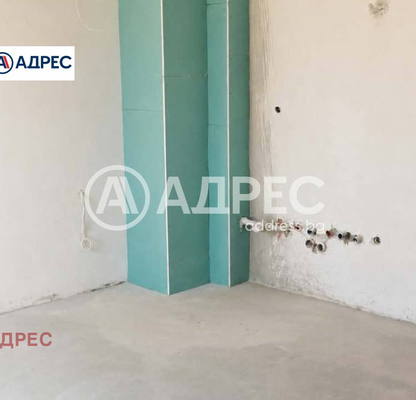 Снимка 3 — Просторен 3-стаен апартамент в Център, Варна с тераса