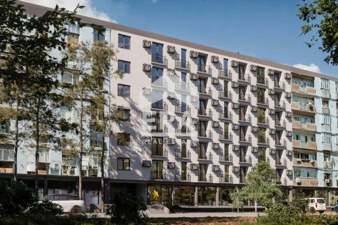 Тристаен апартамент в центъра на Варна с тераса