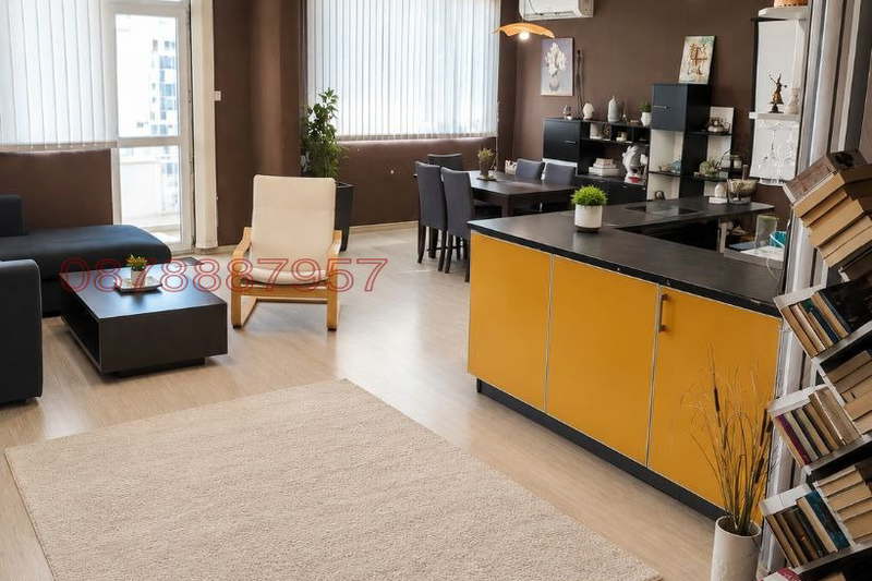 3-bedroom apartment in Varna, Centyr