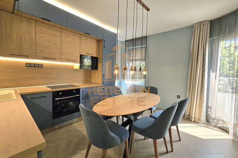 4-bedroom apartment in Varna, Centyr