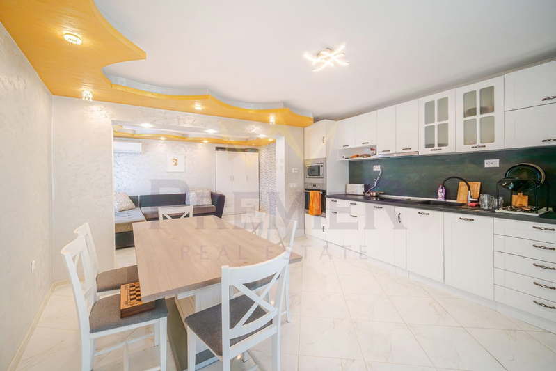 4-bedroom apartment in Varna, Centyr
