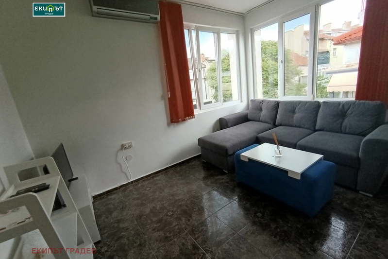 Тристаен апартамент в Център на Варна с паркомясто