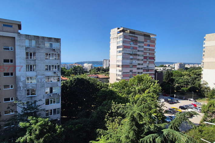 Двустаен апартамент с две тераси в Чайка, Варна