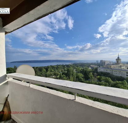 Снимка 2 — Тристаен апартамент с 3 тераси в Чайка, Варна с морска панорама