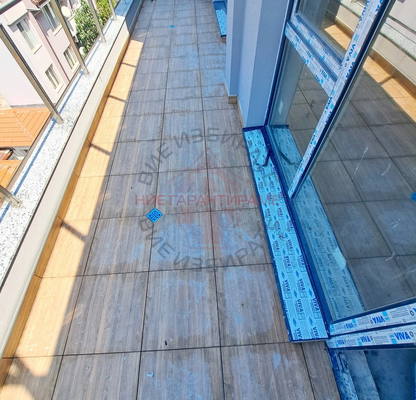 Снимка 4 — Тристаен апартамент с панорамна тераса в Колхозен пазар, Варна