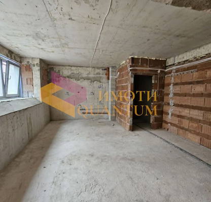 Снимка 2 — Тристаен апартамент 109 кв.м в Колхозен пазар, Варна с тераса