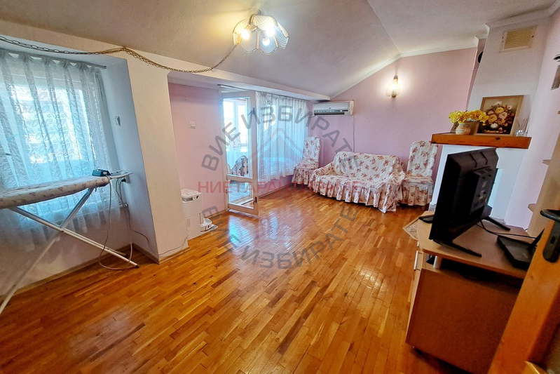 Тристаен апартамент с панорамна тераса в Колхозен пазар, Варна