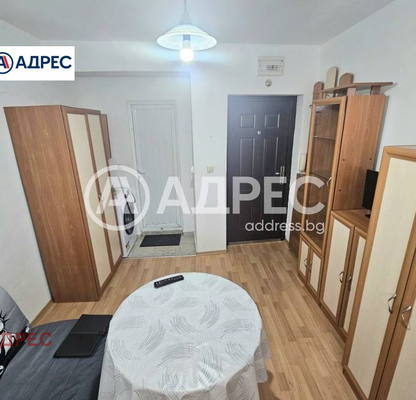 Снимка 3 — Едностаен апартамент в Колхозен пазар, Варна с тераса