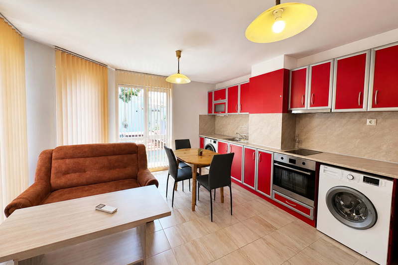Two-room apartment on 3rd floor in Kolhozen pazar, Varna
