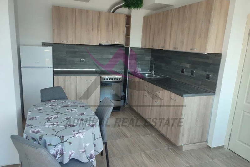 Двустаен апартамент на 4-ти етаж в Колхозен пазар, Варна
