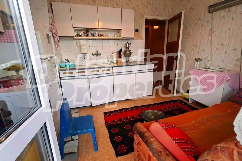 Четиристаен апартамент в Левски 1, Варна с две тераси