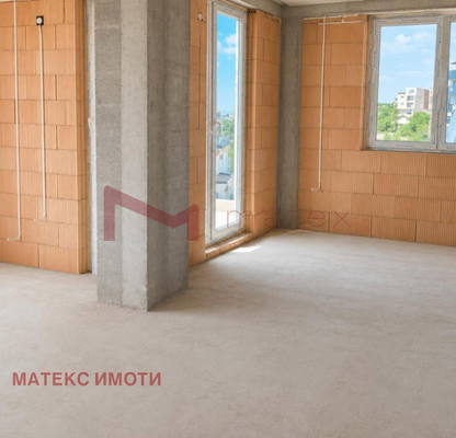 Снимка 4 — Просторен 4-стаен апартамент в Левски 1, Варна с тераса