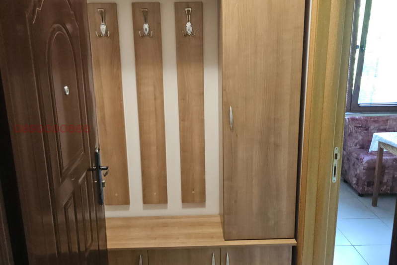 Двустаен апартамент в Левски 2, Варна с обновен вид