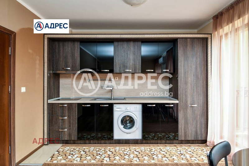 Тристаен апартамент с паркомясто в м-т Ален мак, Варна