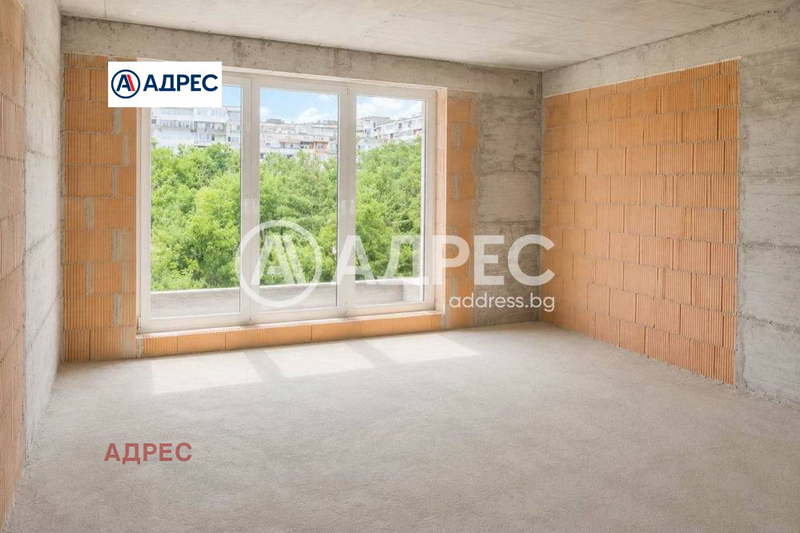 Двустаен апартамент с южно изложение в Младост 1, Варна