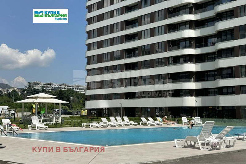Двустаен апартамент с тераса в Трошево, Варна