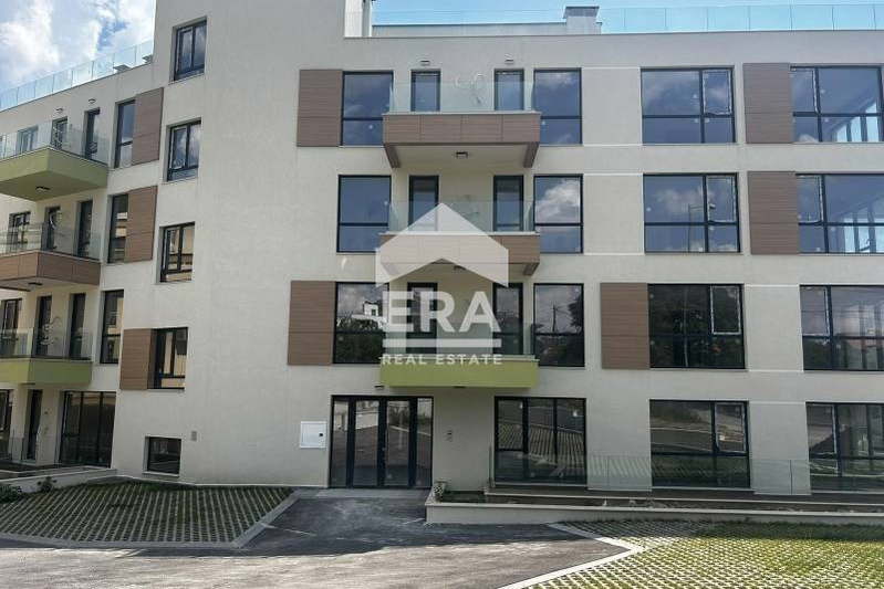 Тристаен апартамент с голяма тераса във Виница, Варна