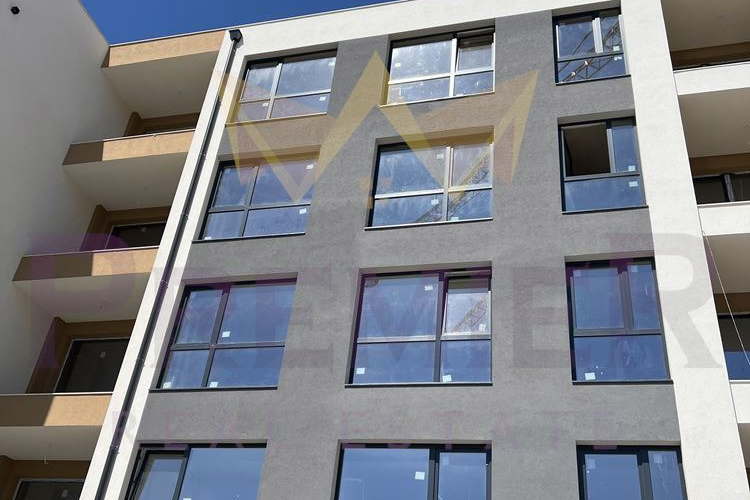 Двустаен апартамент 76 кв.м. във Владислав Варненчик с асансьор
