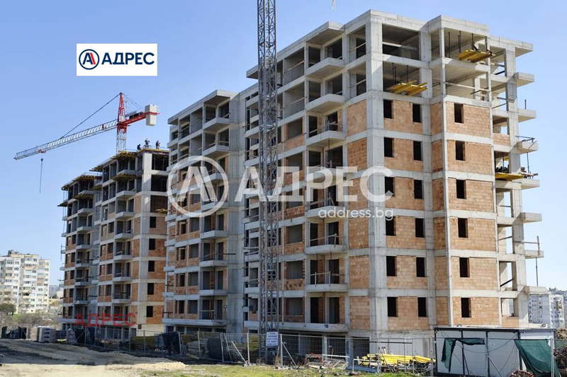 Двустаен апартамент във Варна, Владислав Варненчик с тераса