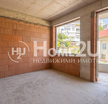 Снимка 3 — Двустайно жилище с тераса във Варна, Владислав Варненчик