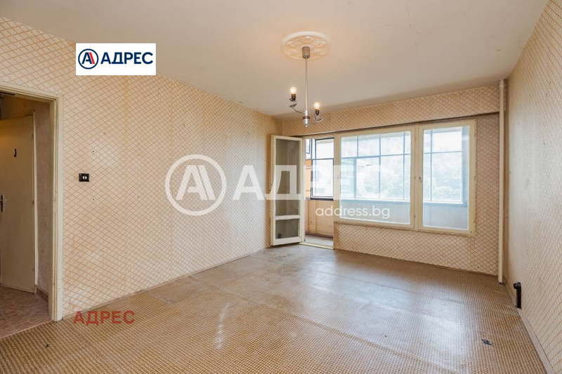 Тристаен апартамент с източно изложение във Владислав Варненчик