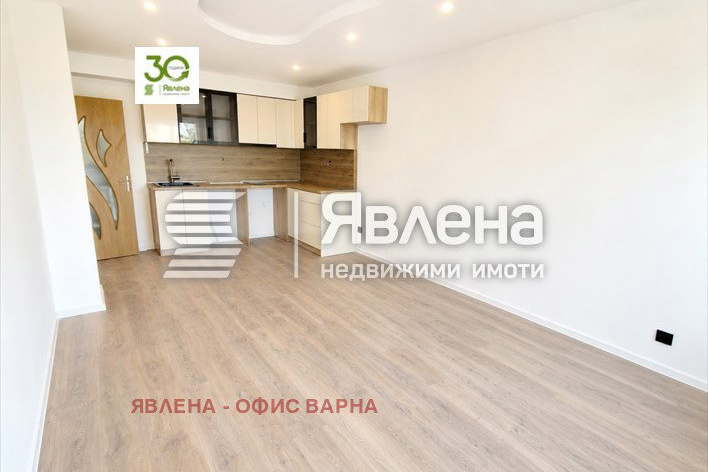 Three-room apartment with terrace in Vladislav Varnenchik, Varna