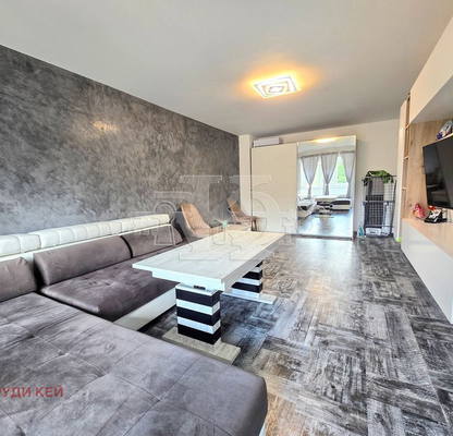 Photo 2 — 3-bedroom apartment in Varna, Vladislav Varnenchik 1