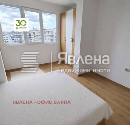 Снимка 3 — Двустаен апартамент с панорамна гледка във Варна, Възраждане 1